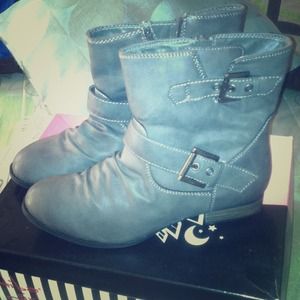 It's boot season 👢Diba Girl