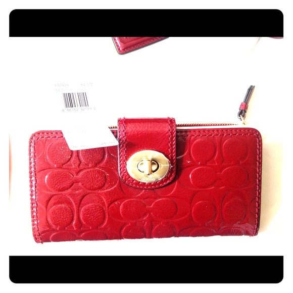 BNWT  Coach patent wallet