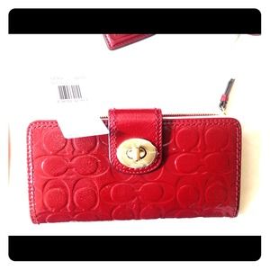 BNWT  Coach patent wallet