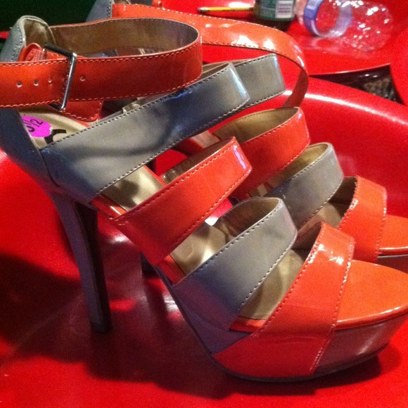 Guess heels - Picture 1 of 3