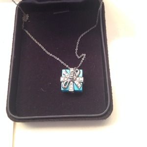 Tiffany&co plat diamond turquoise blue box pendant