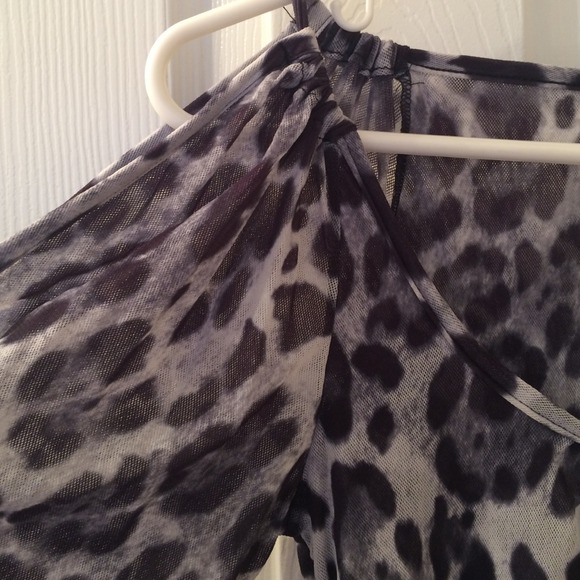 BRAND NEW Saks Fifth Leopard blouse - Picture 2 of 4