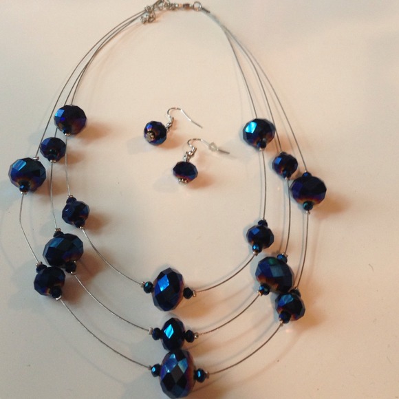 Necklace and earrings - Picture 1 of 1