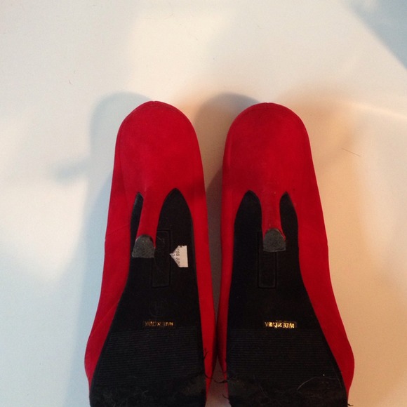 Red high heels - Picture 3 of 3