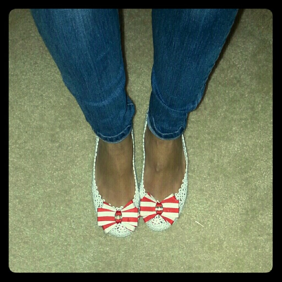 Cute bow white & red wedges