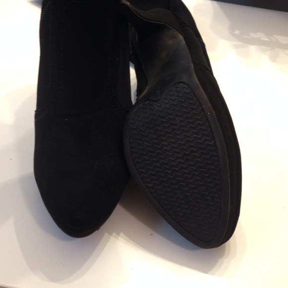 Black boots - Picture 3 of 3