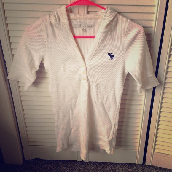 White hooded A&F thermal. Size Medium.