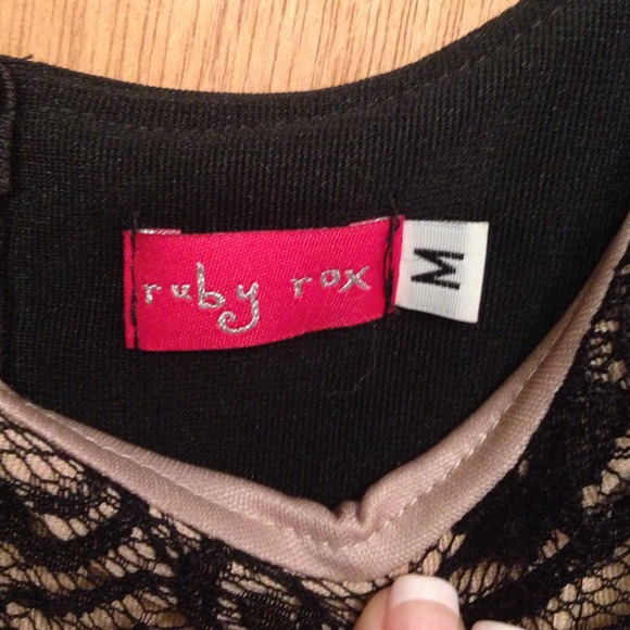 Black dress - Picture 3 of 3