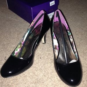 Madden Girl Bevin black size 8 1/2