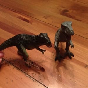 Set of 2 Dinosaurs/cheetah key chain