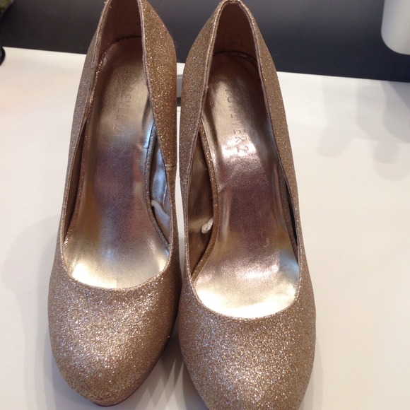 Sparkling gold heels. Never worn - Picture 2 of 3