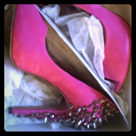 HOT Pink Lorissa? - Picture 1 of 1
