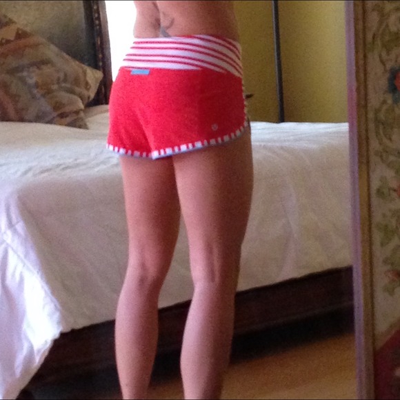 SOLD.   RARE!!  Lululemon speed shorts. - Picture 4 of 4