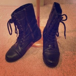 Shoemint combats boots