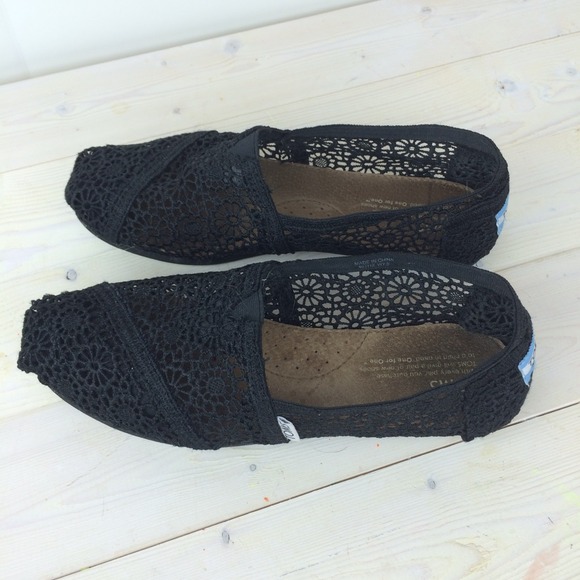 TOMS Shoes - Black Crochet TOMS TOMS Shoes - Black Crochet TOMS