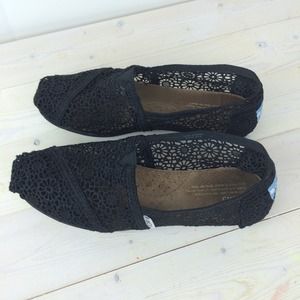 TOMS Shoes - Black Crochet TOMS TOMS Shoes - Black Crochet TOMS