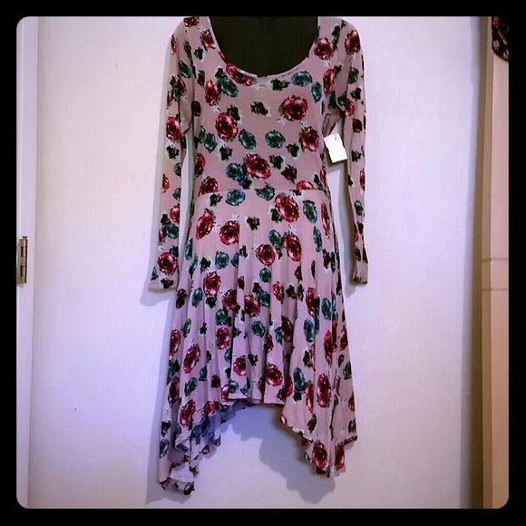 🔴SOLD🔴Tan Floral Dress
