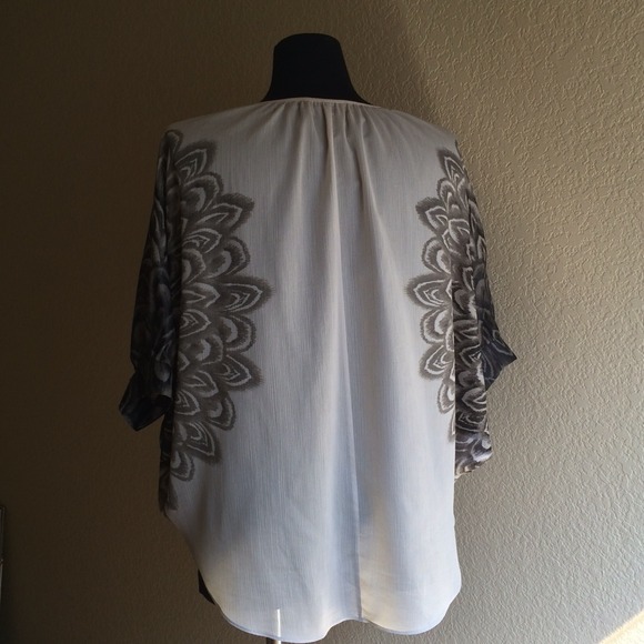 BCBGMAXAZRIA Top - Picture 3 of 4