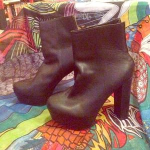 REDUCED PRICE! Steve Madden platform leather boots