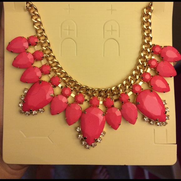 Brand New Pink Statement Necklace - Picture 2 of 2
