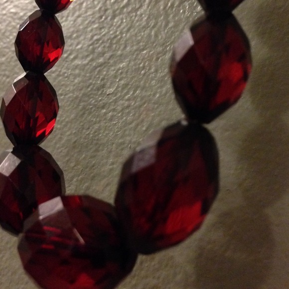 Cherry Amber Bakelite faceted beaded necklace - Picture 3 of 3