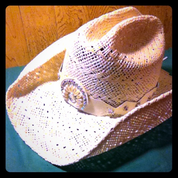White cowgirl hat
