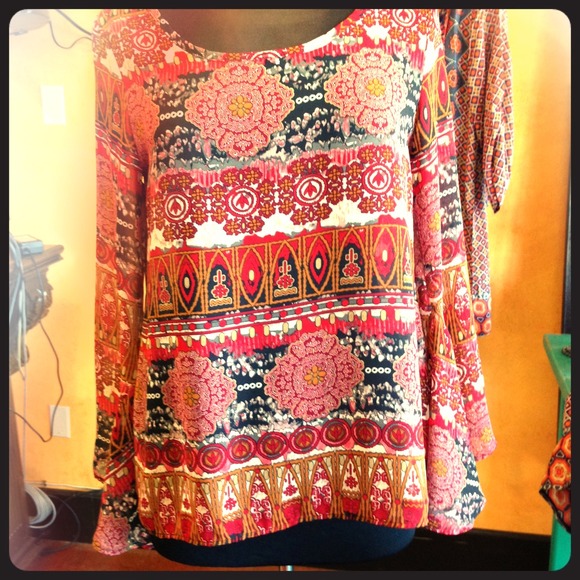 Beautiful multi print red blouse - Picture 1 of 2