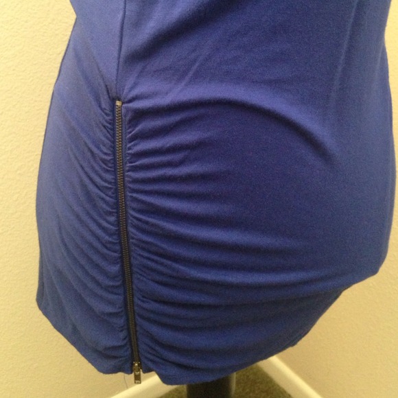 Zippered Top - Picture 2 of 3