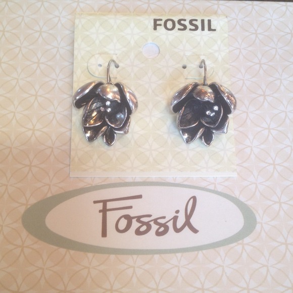Fossil Silver Flower Earrings! NWT!