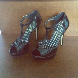 Jessica Simpson t- strap black patent Bansi heels