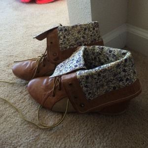 Forever21 reversible beige boots