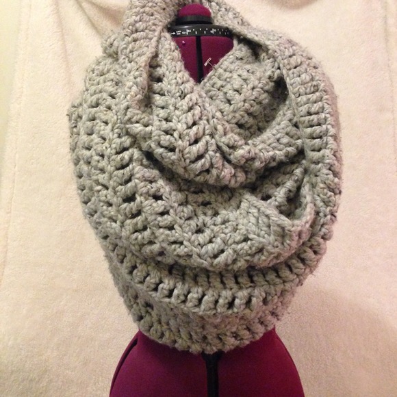 ⭐️️SALE⭐️ Large knit infinity scarf