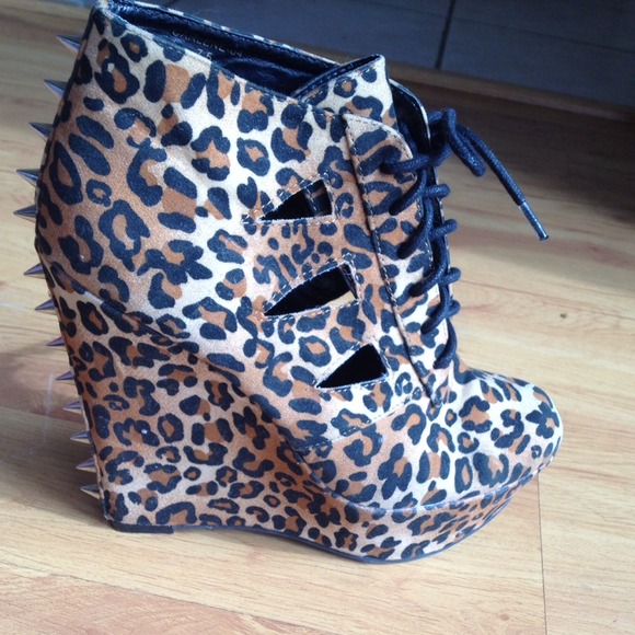 High heel booties