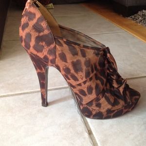 Leaped print Nine West heels
