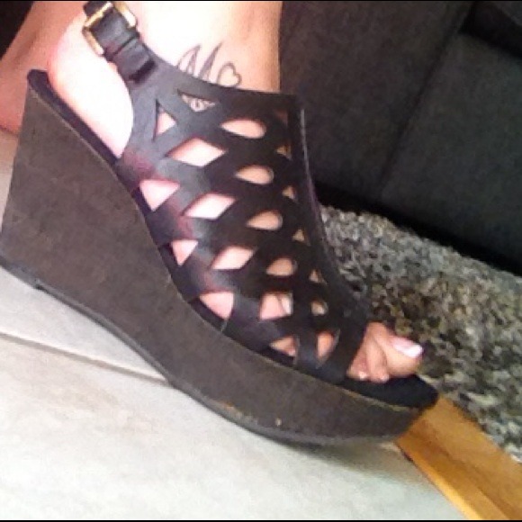 *PRICE REDUCED* Nine West wedges