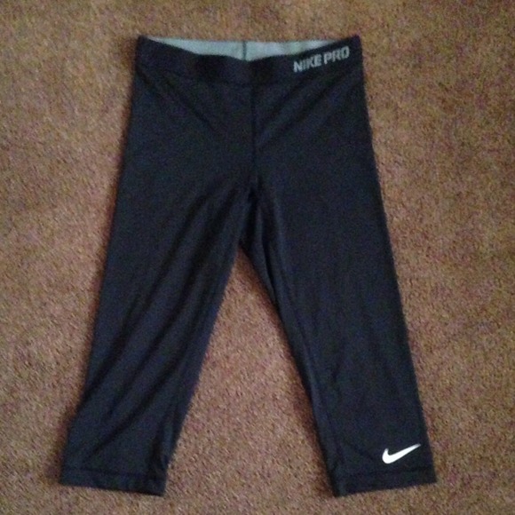 Nike pro crop leggings