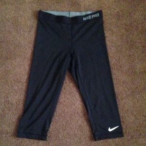 Nike pro crop leggings