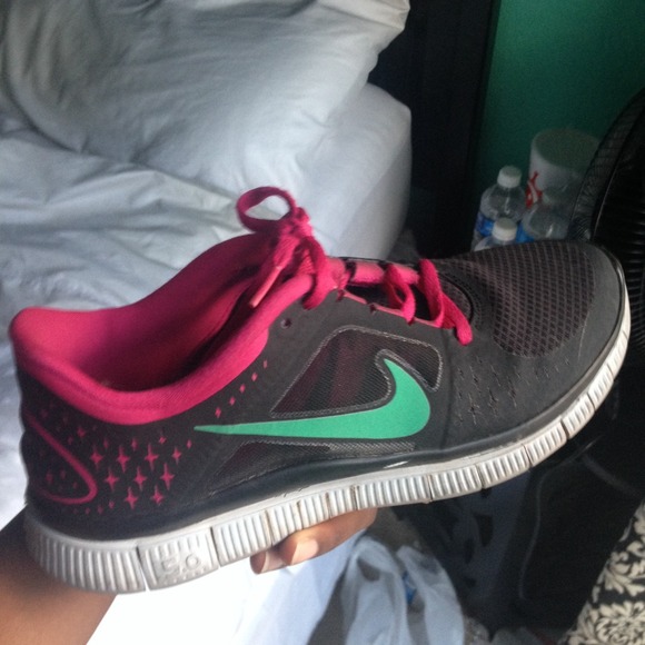 Black/pink/green nike free runs