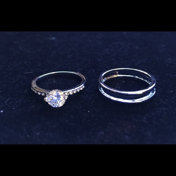 💙Beautiful Engagement Ring💙 - Picture 3 of 4