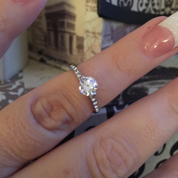 💙Beautiful Engagement Ring💙 - Picture 4 of 4