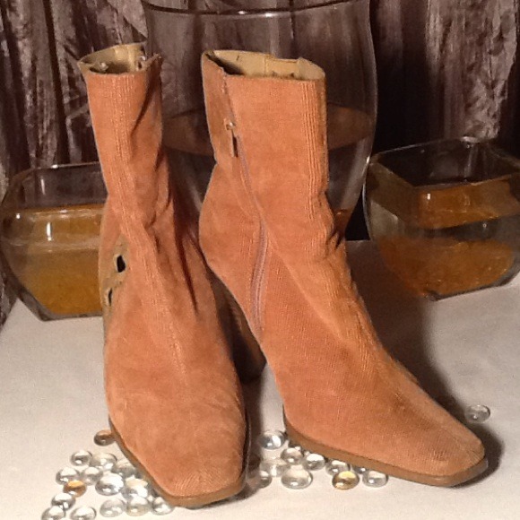 FLASH SALE! Corduroy Ankle Boots - Picture 3 of 4