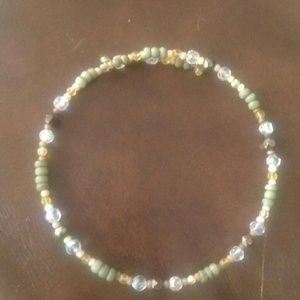 Green and brown choker