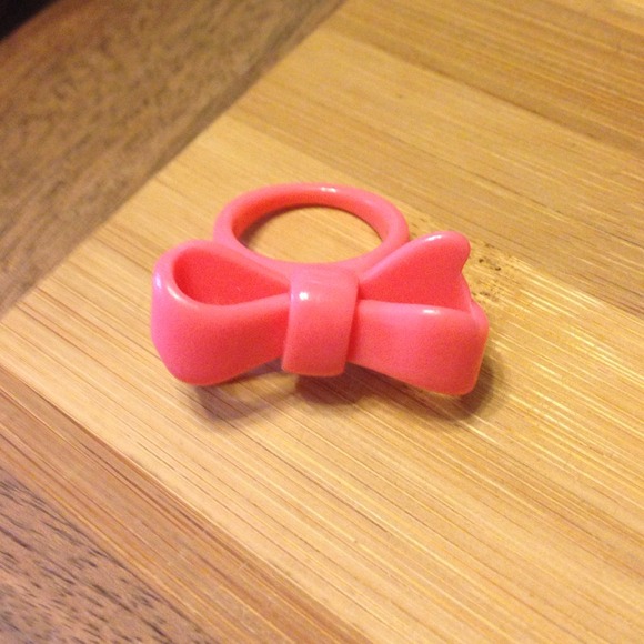 Pink bow ring - Picture 2 of 3