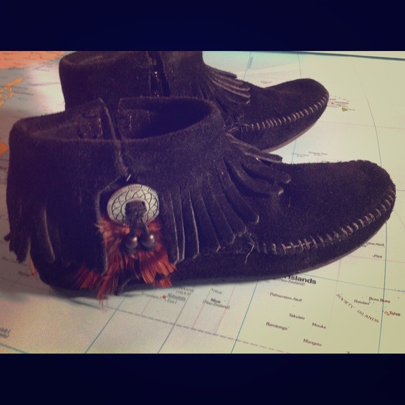 reserved- Minnetonka black boots size7.5