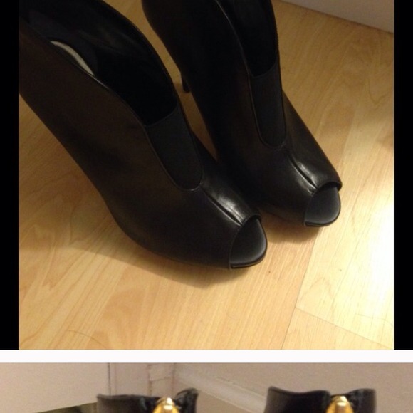 Guess peep toe bootie shoes