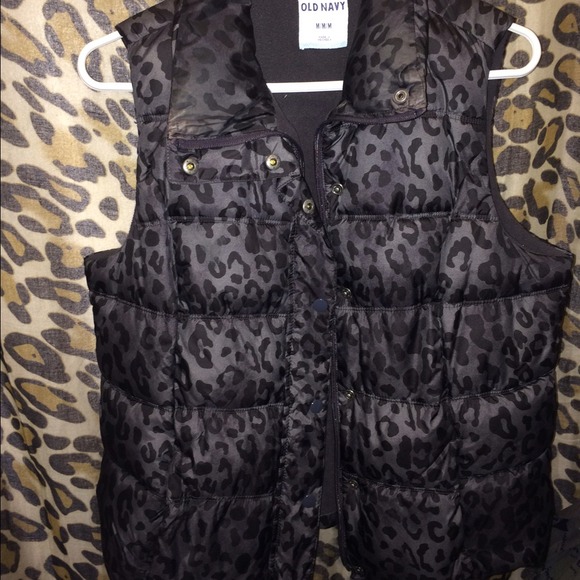 Old Navy black on gray leopard print puffer vest