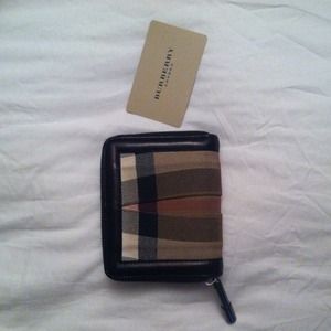 Burberry Zipper Wallet