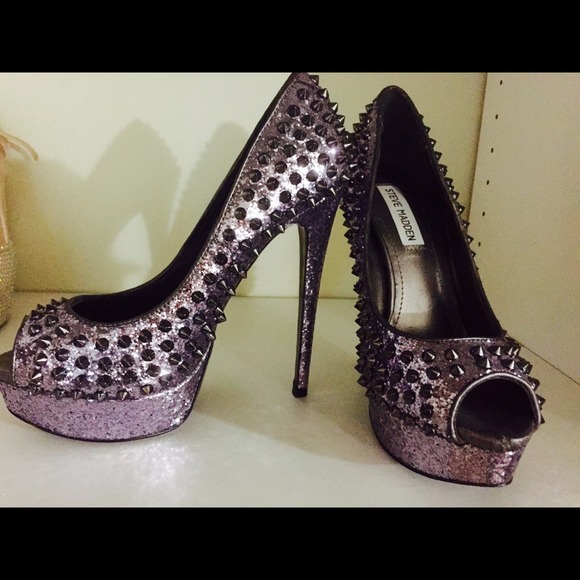 WILD Steve Madden studded heels! Silver & sparkles - Picture 2 of 2