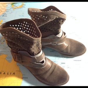 Matisse size7 cut suede slouch boot harness buckle