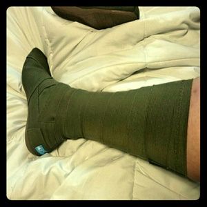 Toms Olive green wrap boots